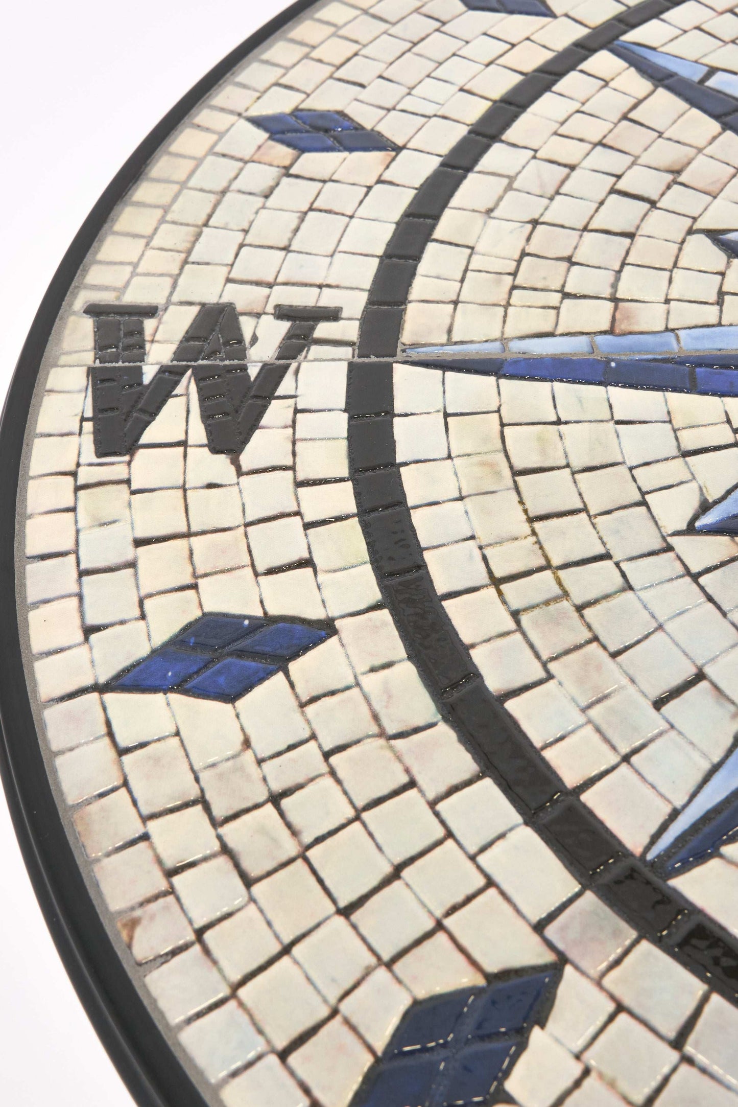 Mahai biribila haize-arrosarekin