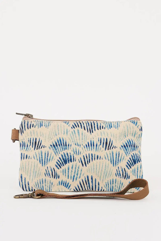 Bolso de mano pequeño con dibujos conchas azules