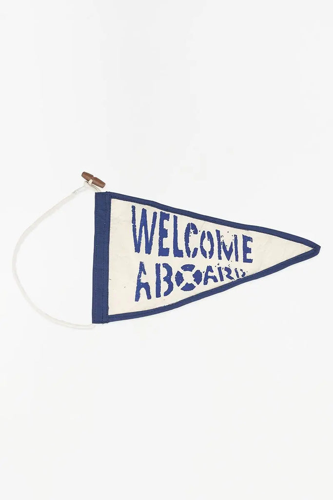 Bandera decorativa vintage azul y blanca “WELCOME A BOARD” Batela